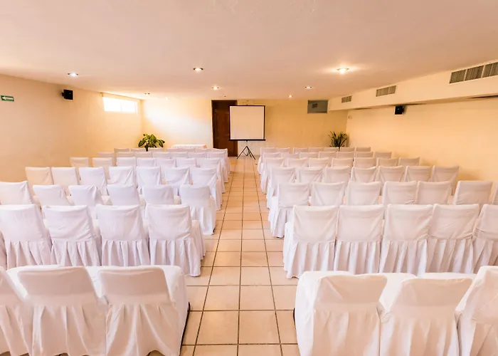 Costa De Oro Beach Hotel