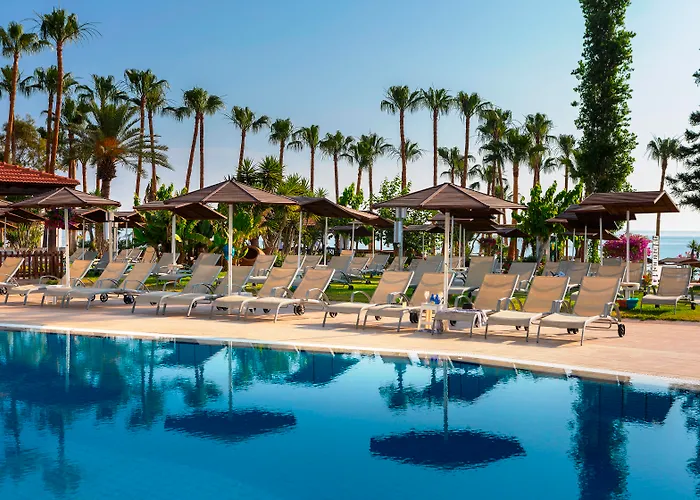 Cavo Maris Beach Hotel & Suites