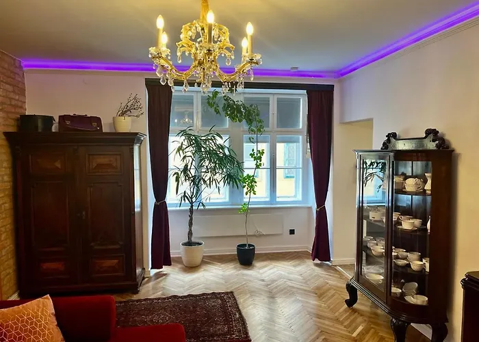 Varga Apartman - Historical Old Town & Free Parking