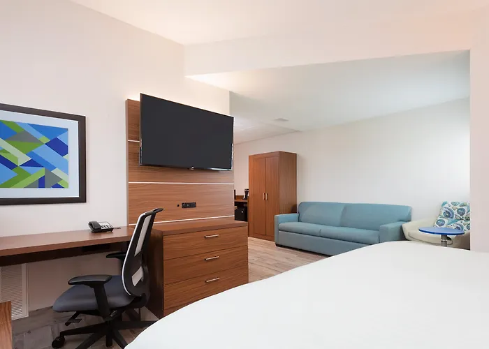 Holiday Inn Express & Suites Panama City Beach - Beachfront By Ihg