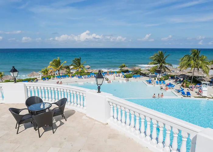 Grand Palladium Lady Hamilton Resort & Spa