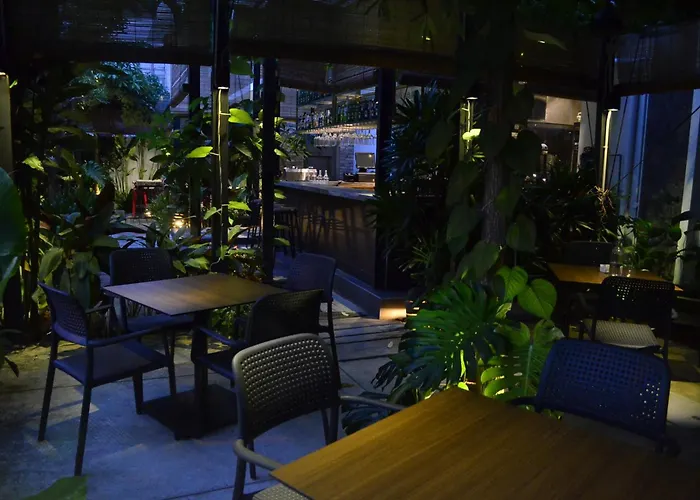 1825 Gallery Hotel