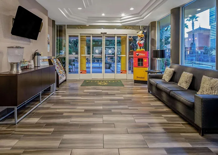 Holiday Inn Express & Suites Anaheim Convention Center Area By Ihg