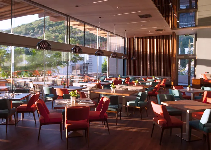 Maestral Resort & Casino