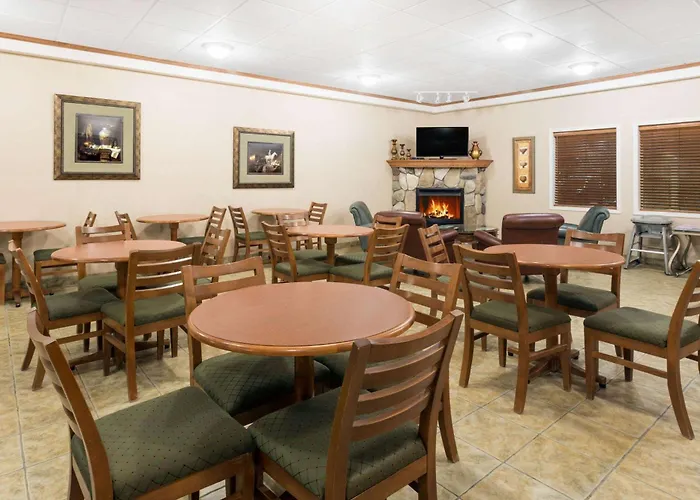 Ramada By Wyndham Clairmont/Grande Prairie