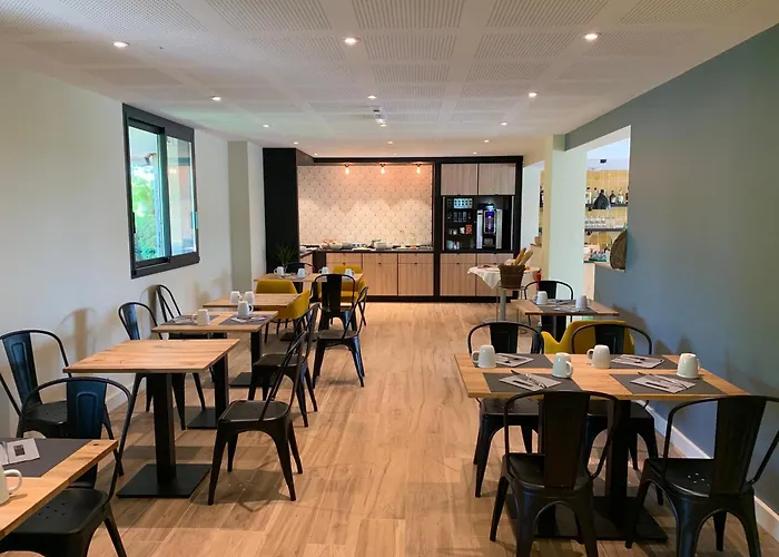 Logis Hotels - Le Bellaroc - Hotel 2 Etoiles Et Restaurant