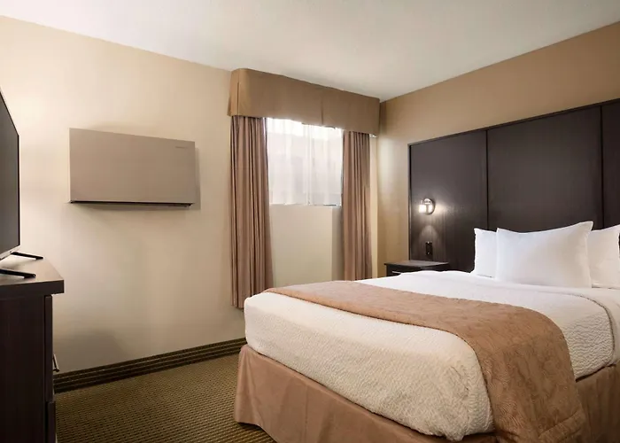 Days Inn By Wyndham Renfrew Conference Centre