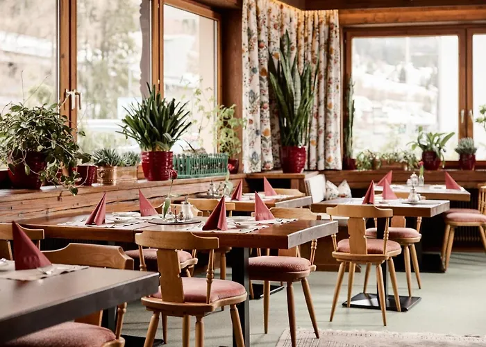 "Quality Hosts Arlberg Hotel Garni Moessmer"