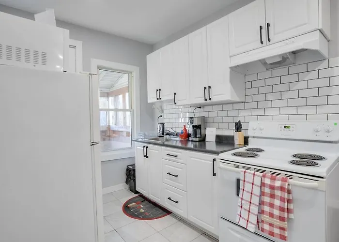 Modern & Private 1-Bedroom Apartment