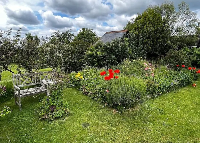 Byre - Farm Cottage On 9 Acre Equestrian Small Holding
