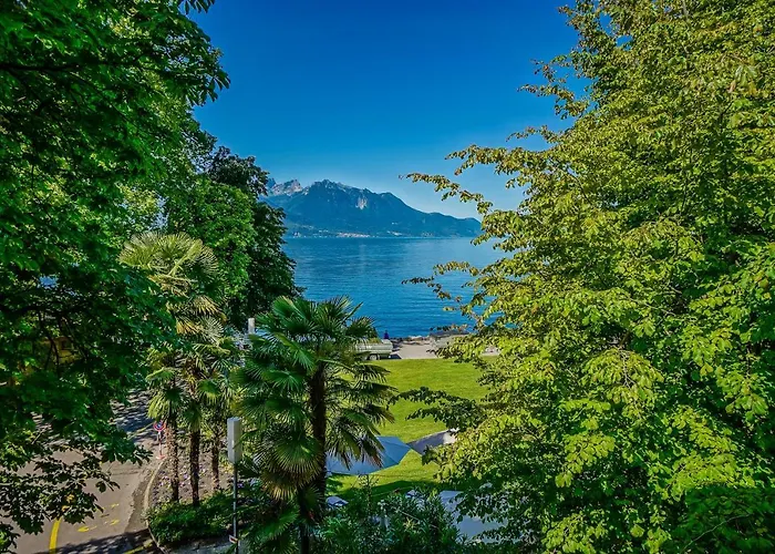 Soft Glam 1-Bedroom Appt - Lake & Mountain View