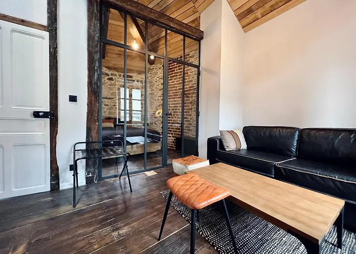 Les Suites De La Tour D'Embas