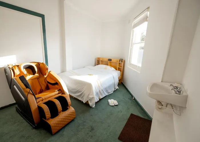 Hearty Center Motel