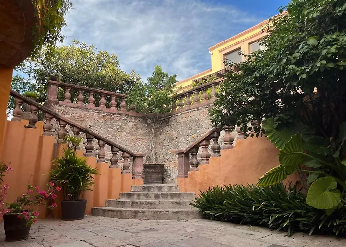 Cousy Condo In The Historic Center Of San Miguel De Allende, Incredible View, Pool, Bbq, 3 Blocks From The Main Parish