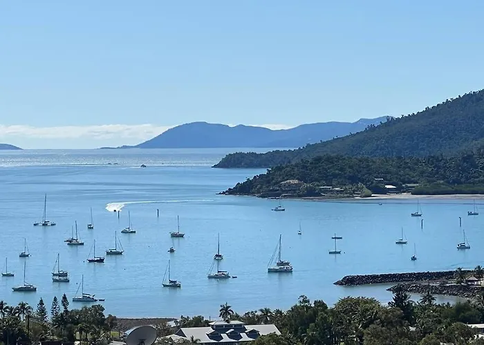 Three B Airlie 2 Bedroom Unit Seaviews & Pool