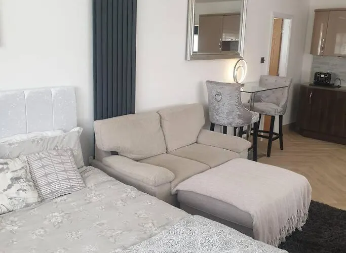 Lovely Studio Annex In Lilliput Near Sandbanks