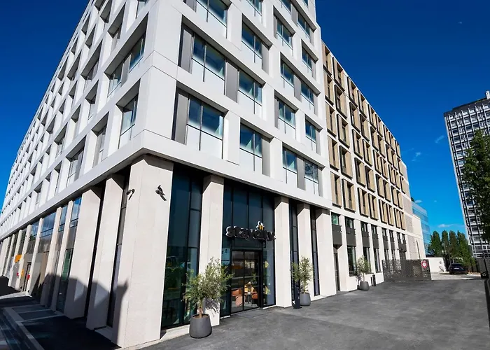 Staycity Aparthotels Paris La Defense