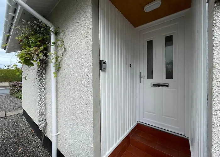 'Edgewood' - Spacious Detached Bungalow