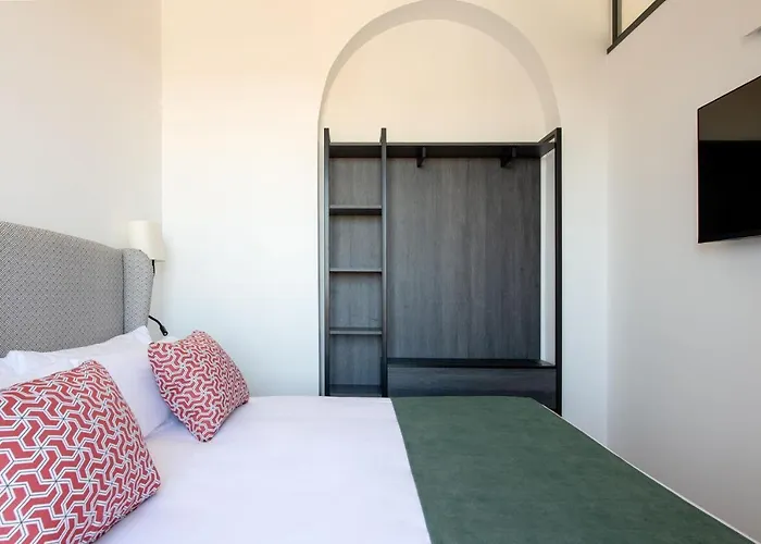 Coliseum Boutique Apartments