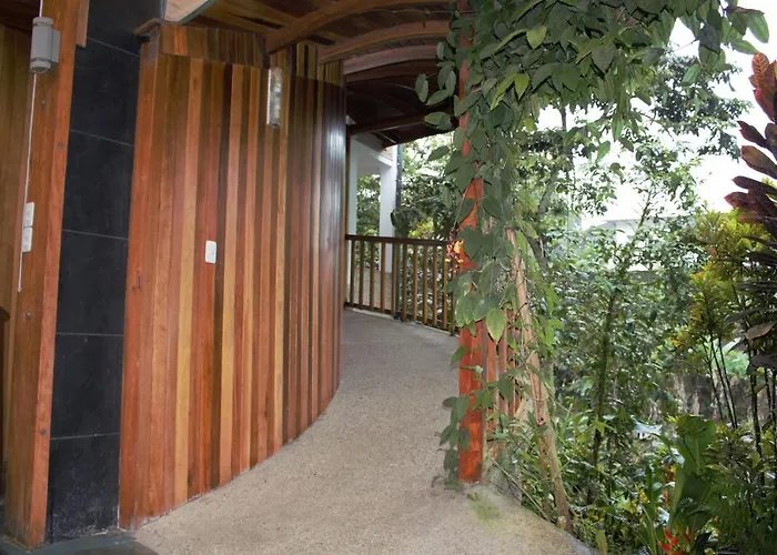 Hostal Zafiro Mindo