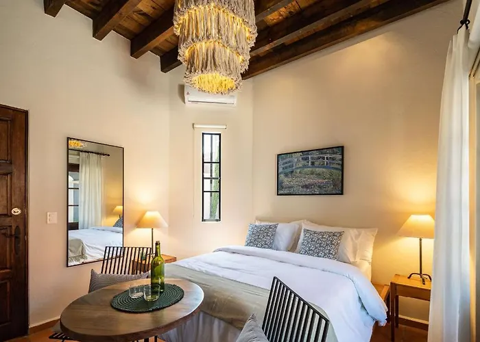 Rooftop Terrace Views! Stylish 4Br Hacienda