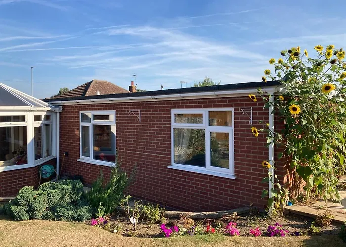 Delightful Self-Contained Annexe Close To Airport