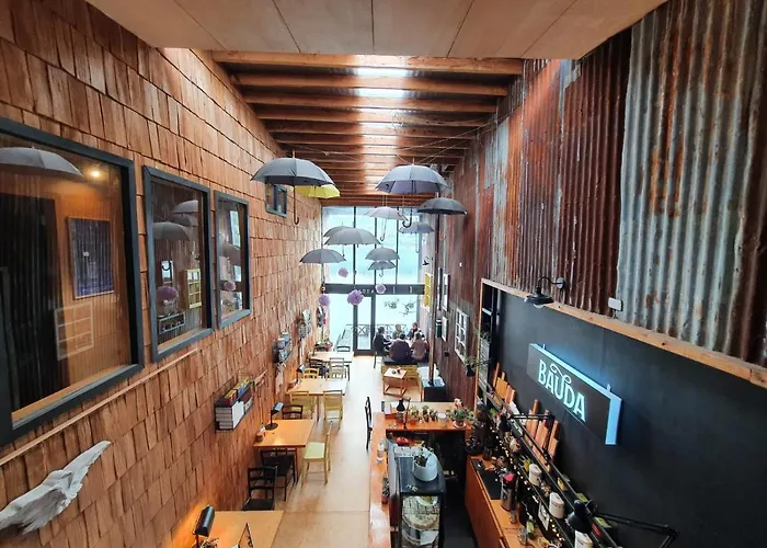 Hotel & Cafe Bauda