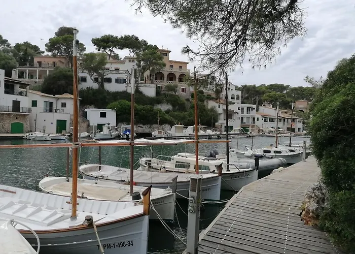 Marina Calador Harbourview: Seaside Oasis with Pool and Garden
