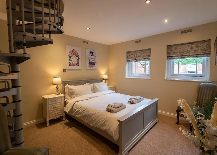 Stylish Central 2 Bedroom Apartment
