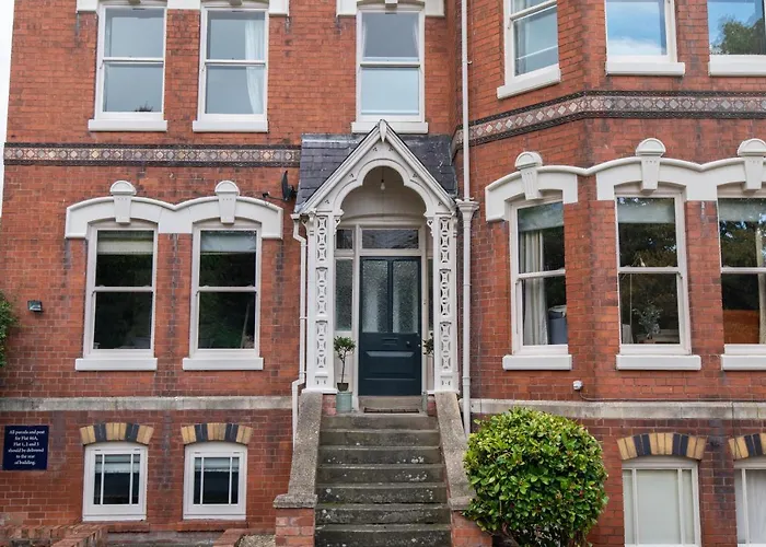 Stylish Central 2 Bedroom Apartment