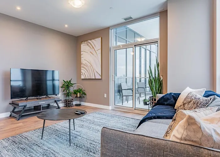 Amazing 3 Bed 4 Bath Penthouse With Roof Top Terrace Close To Airport