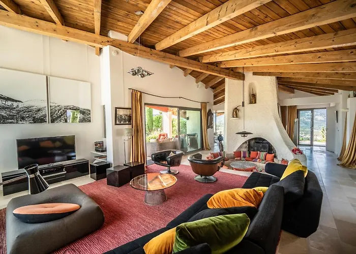 Art & Design Villa With 360 View