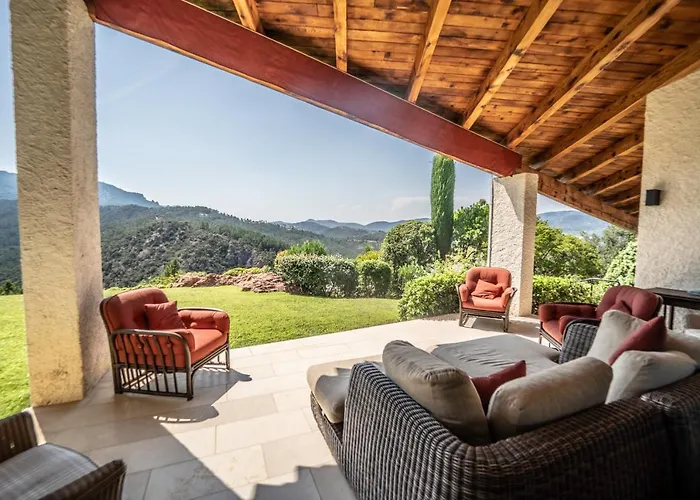 Art & Design Villa With 360 View