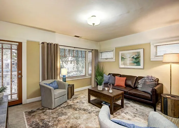 Charming 2Bed French Colonial Apartment In Desirable Midtown Sacramento