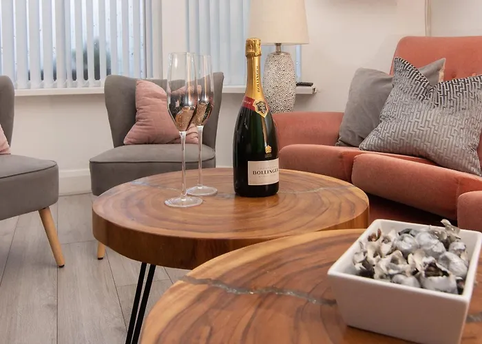 147 The Residence - 5 Bedrooms - Free Parking - Belfast
