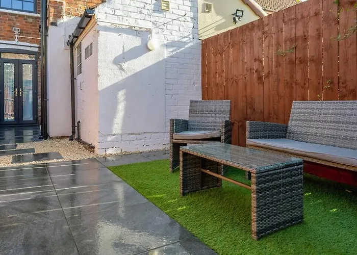 No6 - Beverley - Elegant Townhouse - Central Location