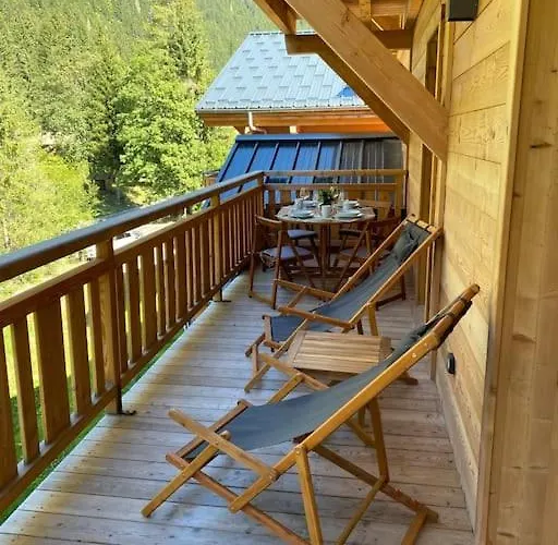 Gorgeous 2 Bedroom, 2 Full Bath, Ski In Apartment! Winner Of 2026, 2025, And 2024 Traveller Award!