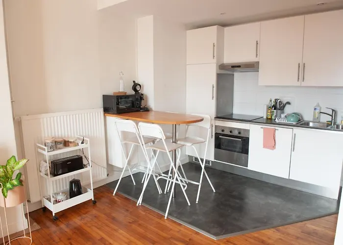 Appartement Spacieux Avec Balcon Et Parking