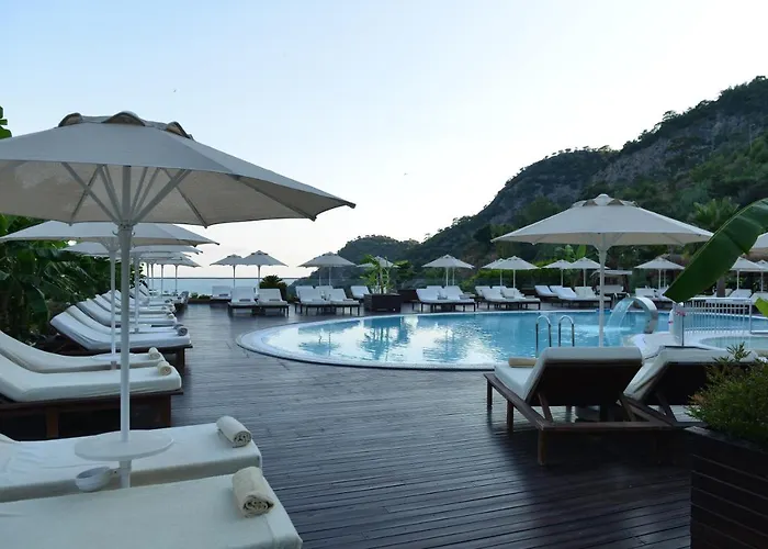 Manaspark Deluxe Hotel