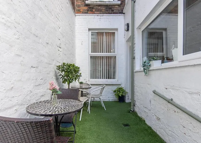 147 The Residence - 5 Bedrooms - Free Parking - Belfast