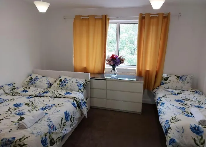 Superb 2 Bedroom Flat, Sleeps 6
