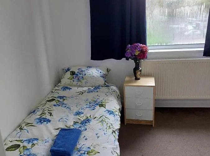 Superb 2 Bedroom Flat, Sleeps 6