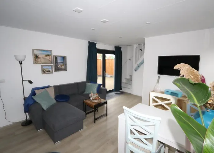 Strandhuisje Achter De Duinen.