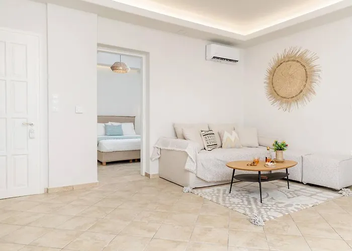 5 Star Residence 3Bdr, 2Bth, Roofdeck, Naxos Town