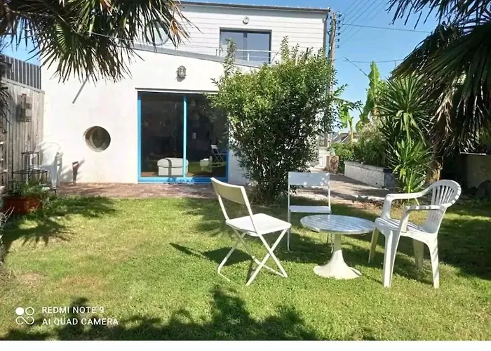 A Quelques Pas Du Moulin Blanc