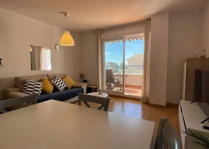 South Facing 1 Bed Apartment, Near Beach