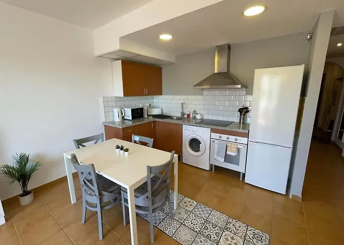 South Facing 1 Bed Apartment, Near Beach
