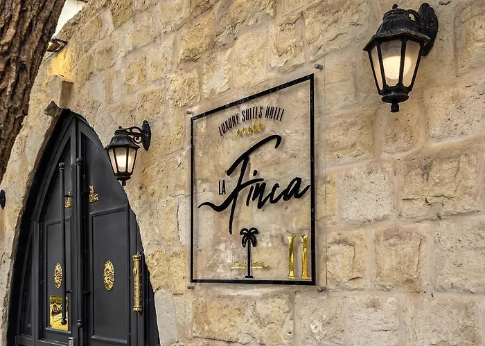 Old City Boutique - By La Finca Hotels- חוויית אירוח יוקרתית, חניה בחינם וקרבה לשדרת הקולינריה של העיר