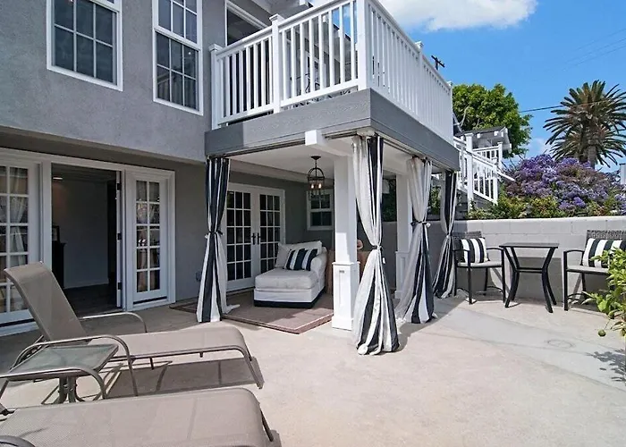 Remodeled Beach Bungalow, Block To The Beach