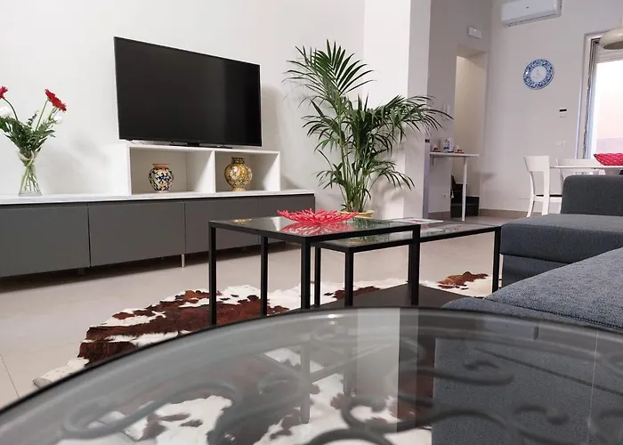 Pied-A-Terre81